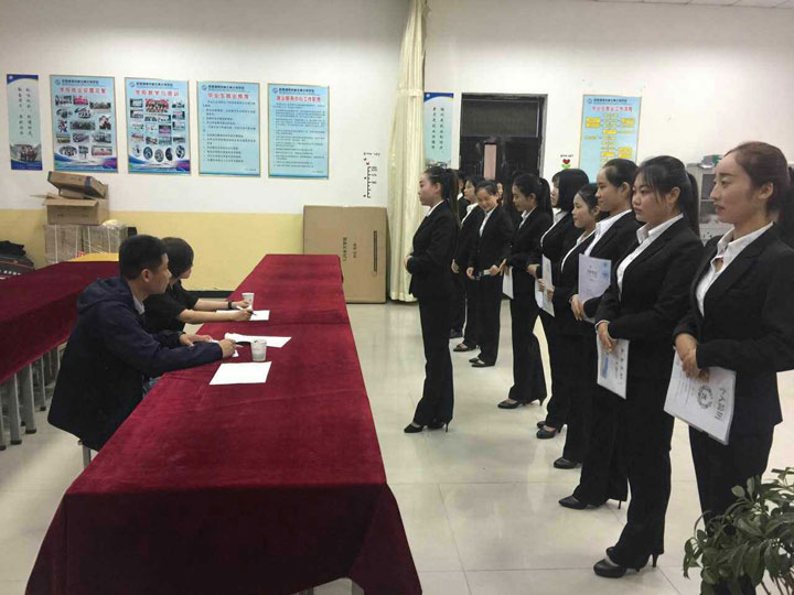 2017年青藏铁路公司西宁客运段校园专场招聘面试会